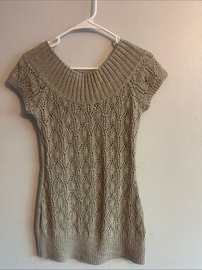 Woman’s Decree brand Taupe Openwork Knit Cap Sleeve Sweater